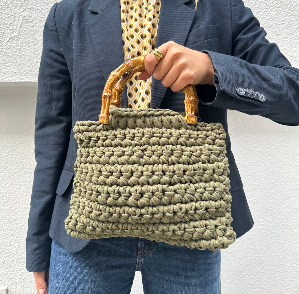 Bolso verde bosque con asa bambú