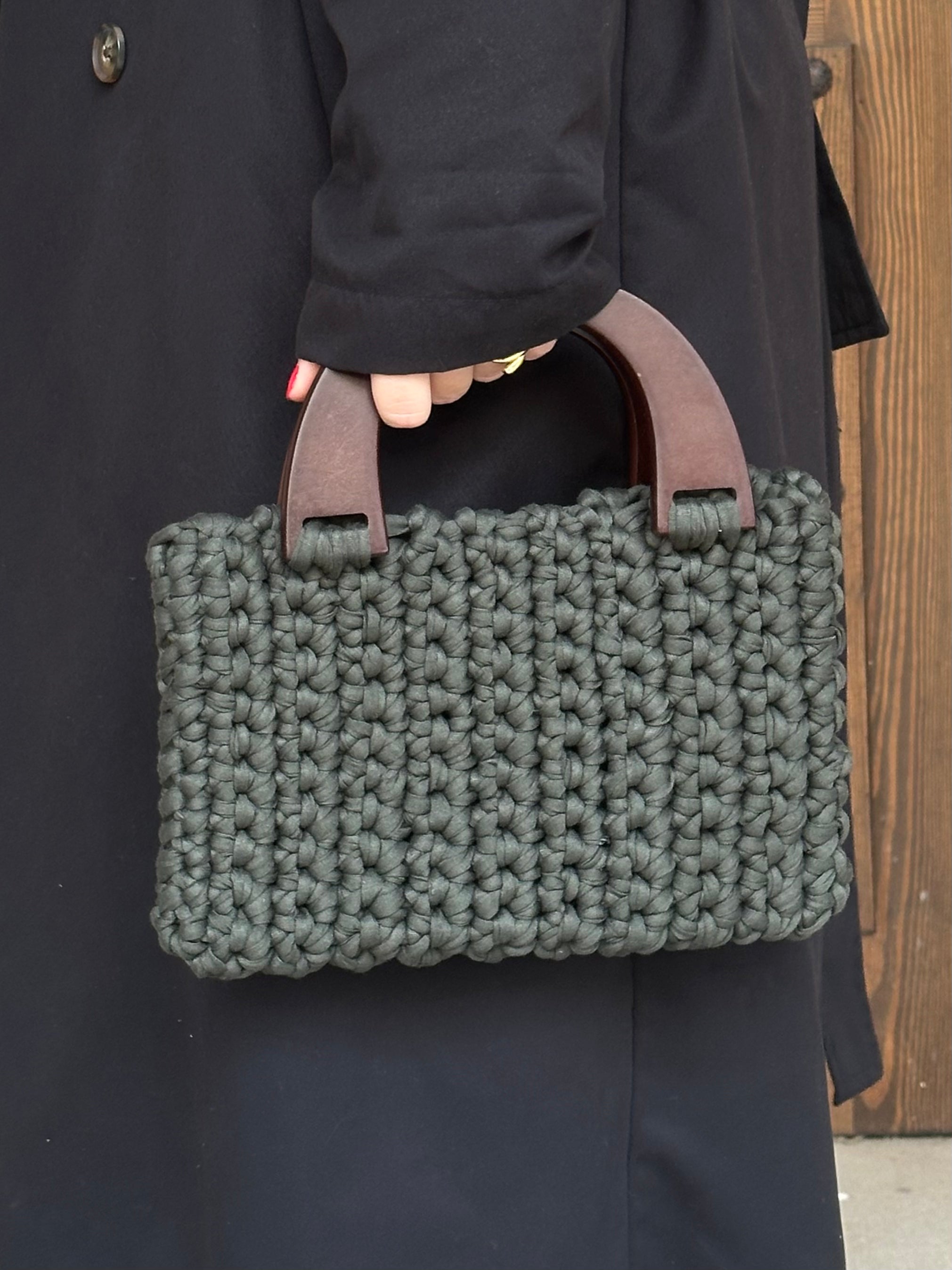 Bolso verde bosque con asa marrón