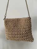 Bolso champán con cadena dorada